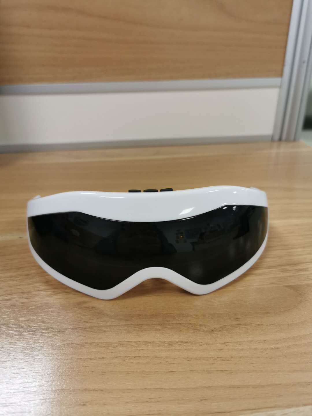 Magnetic Eye Massager – 9-Mode Vibration, Silicone Pads, Rechargeable